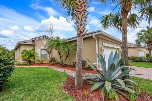 9772 Eastbrook Cir, Fort Pierce, FL 34987-2428