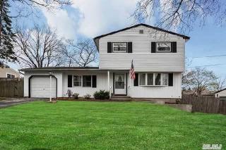 22 Pamela Ln, Selden, NY 11784-3155