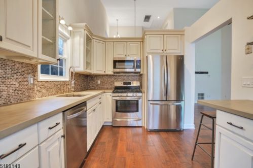 1606 Windsor Ct, Parsippany NJ  07834-3448 exterior