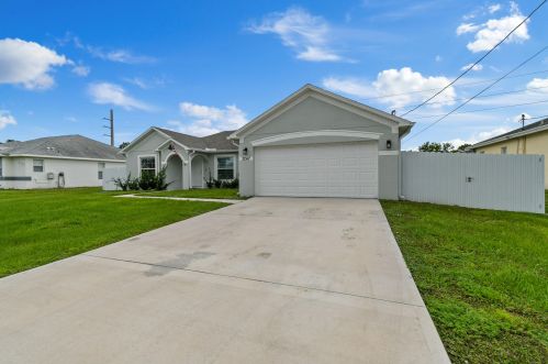 3247 Quay St, Fort Pierce, FL 34984-6518