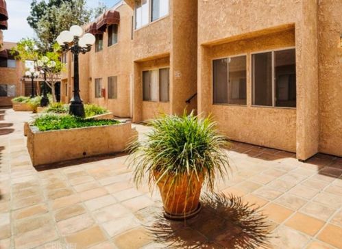 8020 Langdon Ave, Van Nuys, CA 91406-6601