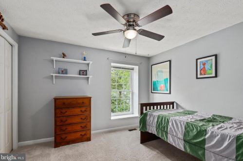 1426 Cellar Crk Way, Herndon VA  20170-2805 exterior