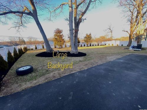 168 Washington Ave, Wheatley Heights NY  11798-2020 exterior