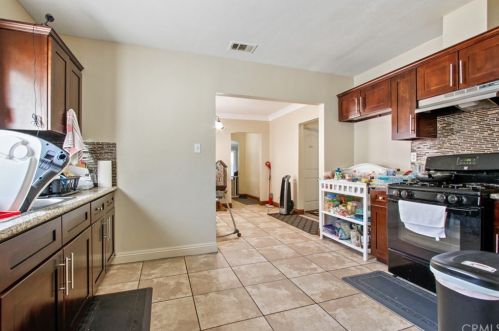 10332 Hunt Ave, South Gate CA  90280-6804 exterior