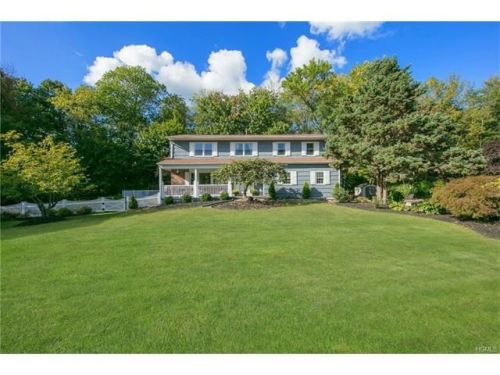 10 Woodland Ter, Orangeburg, NY 10962-2318