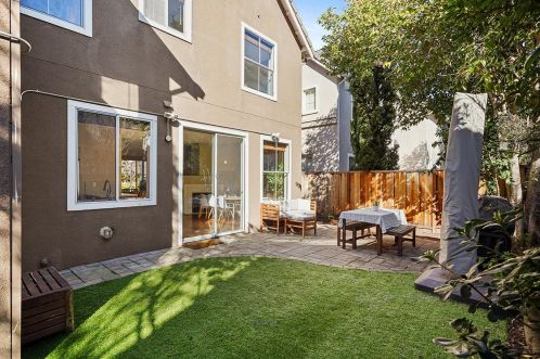 113 Estrada Dr, Mountain View CA  94043-5266 exterior