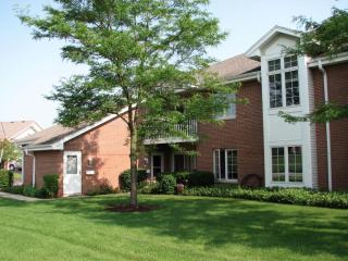 8786 Woodbridge Dr, Greendale, WI 53129-1087