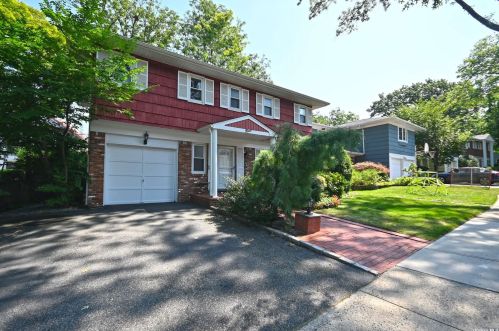 9 Meryl Ln, Great Neck, NY 11024-1724