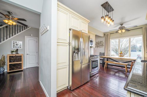 88 Doges Promenade, North Lindenhurst NY  11757-6405 exterior