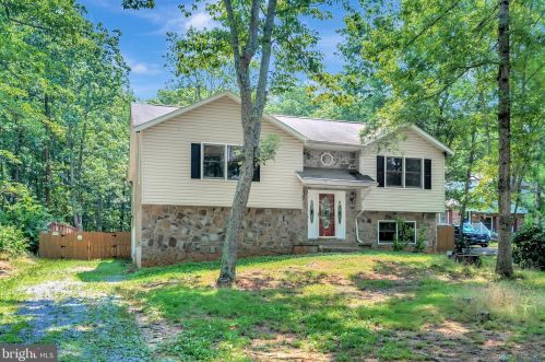 12815 Plantation Dr, Spotsylvania, VA 22551-8041