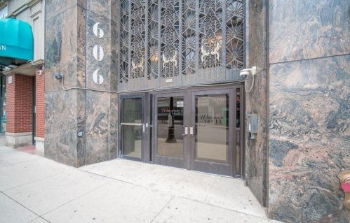 606 Wisconsin Ave, Milwaukee WI 53202-4600 exterior