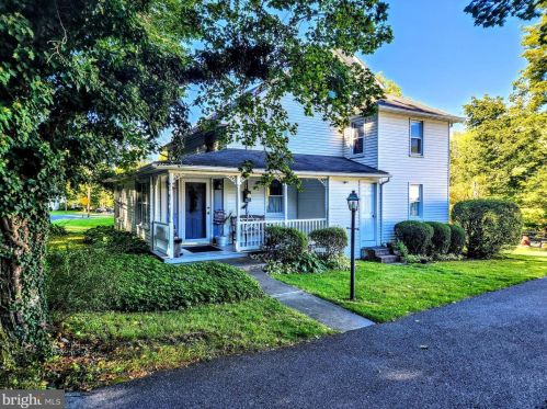 4482 Maple Dr, Walnutport, PA 18088-9711