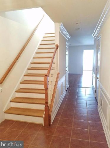 8197 Singleleaf Ln, Lorton VA  22079-5666 exterior