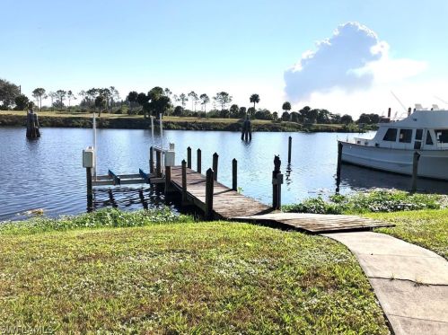 857 Yacht Club Way, Moore Haven, FL 33471-2823