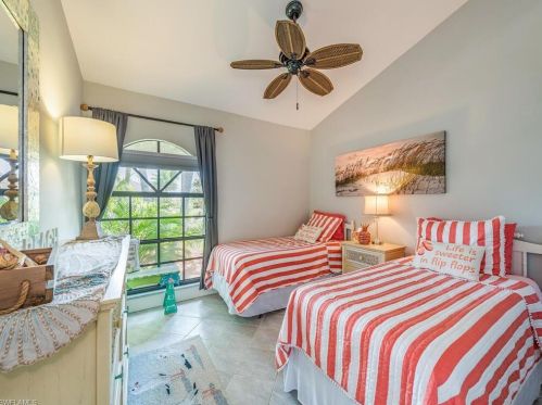 18013 Royal Tree Pkwy, Naples FL  34114-8941 exterior