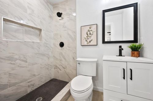 2521 Amelia St, Dallas TX  75235-8222 exterior