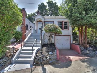 3728 Buell St, Oakland, CA 94619-2802