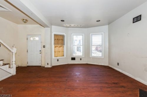 39 Elmwood Ave, Irvington NJ  07111-1955 exterior