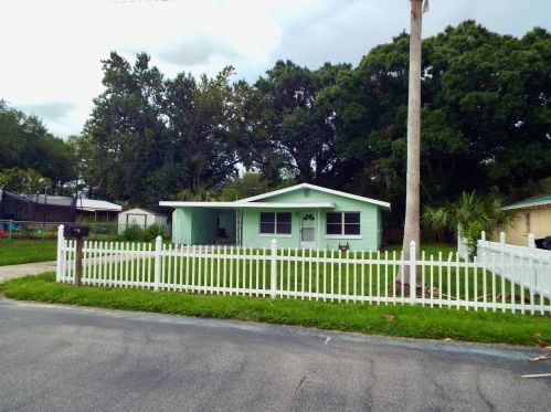 1402 Palm Dr, Winter Haven, FL 33884-1948