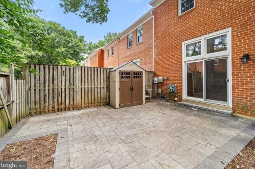 2356 Horseferry Ct, Herndon VA 20191-2733 exterior