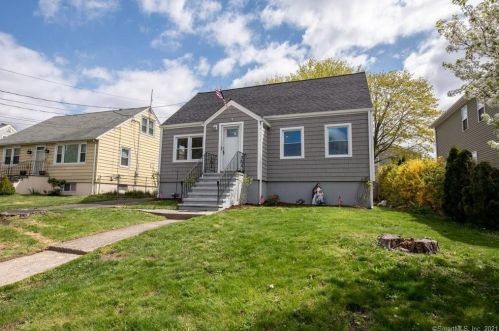 36 Greenfield Dr, Bridgeport, CT 06606-4428