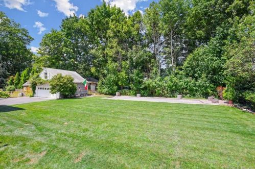 25 Adams Ave, Milford CT  06460-6501 exterior