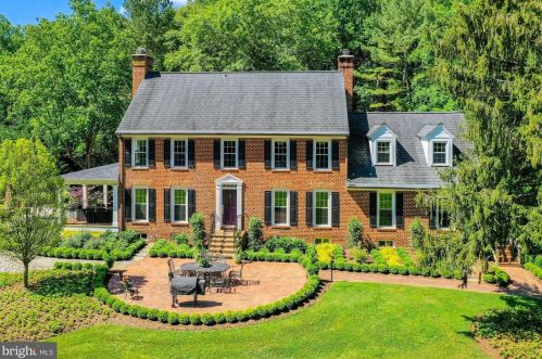 10712 Creamcup Ln, Great Falls, VA 22066-3334