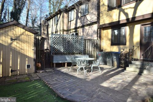 5820 Oak Bucket Ct, Springfield VA  22015-2308 exterior