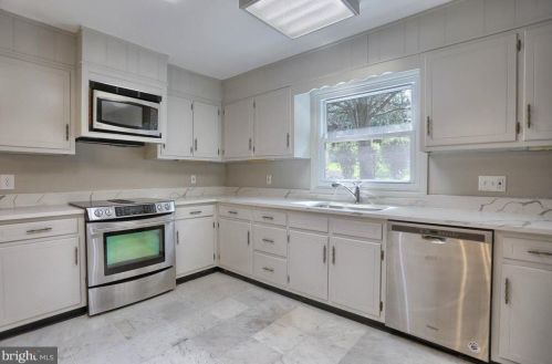 838 Kiehl Dr, Lemoyne PA  17043-1205 exterior
