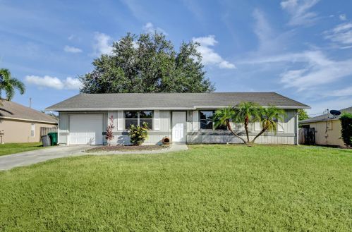 250 Chelsea Ter, Fort Pierce, FL 34984-4437