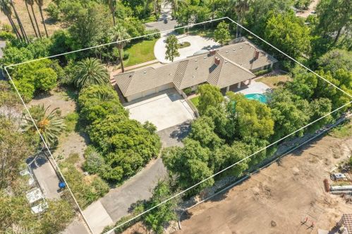 1520 Bonita Vista Dr, San Bernardino CA  92404-2104 exterior