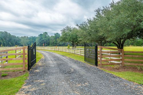 219 Mill St, Harleyville, SC 29448-4230