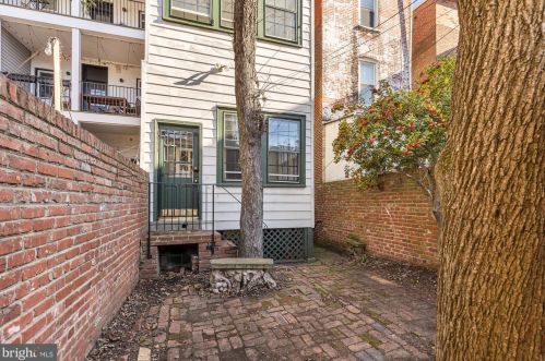 124 6 St, Washington DC 20002-2215 exterior