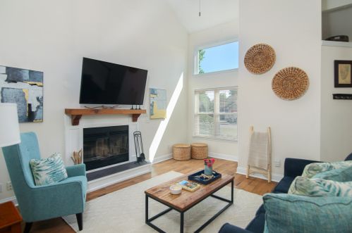 1404 School House Rd, Mount Pleasant SC  29464-3844 exterior