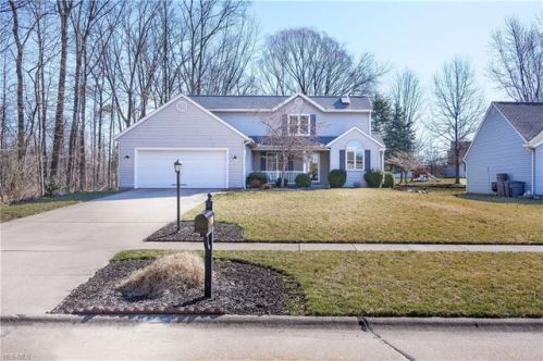 9899 Greenwich Dr, Cleveland, OH 44136-2595