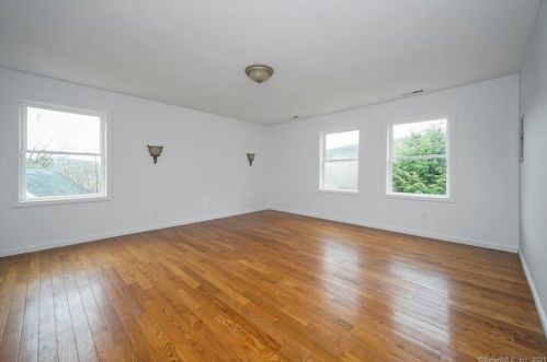 13 Pleasant View Dr, Washington Depot, CT 06777-1516