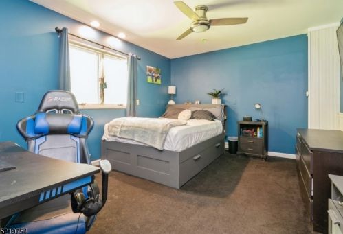 11 Kearny Dr, Wantage NJ  07461-3928 exterior