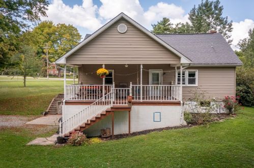 736 Vernon Rd, Greenville, PA 16125-8642