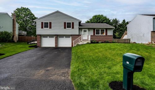 121 Tumbleweed Dr, Blandon, PA 19510-9793