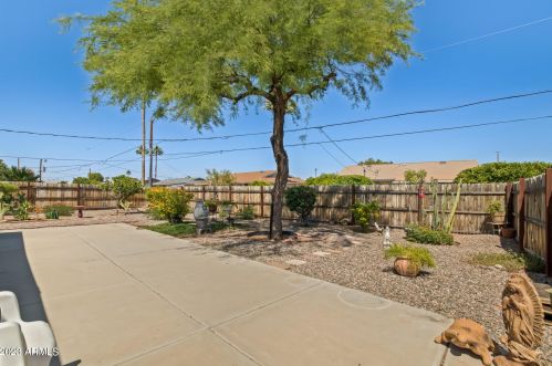 10819 111 Ave, Sun City AZ  85351-4021 exterior
