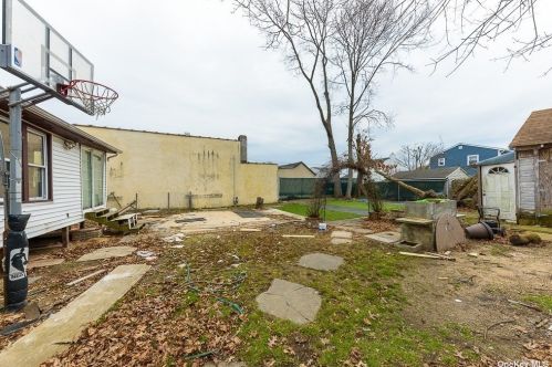 17 Henry St, Roosevelt, NY 11575-1304