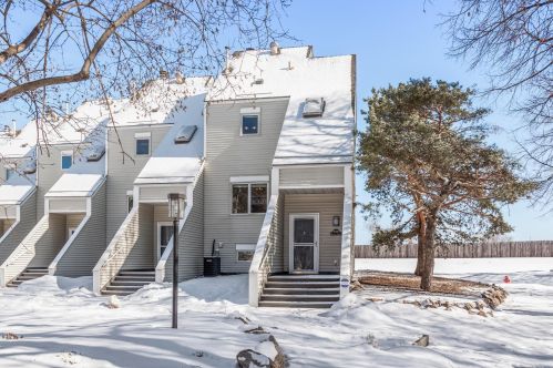 1800 Skyline Curv, Minneapolis, MN 55411-3307