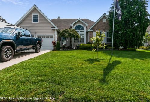 6 Topaz Ln, Lakewood, NJ 08701-7389