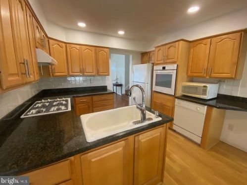 610 Martin Ln, Dresher, PA 19025-1915