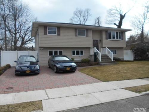 10 3 St, West Islip NY  11795-2434 exterior