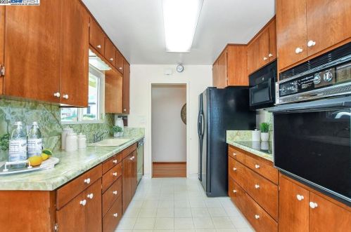 940 Marlesta Rd, Pinole CA  94564-2609 exterior