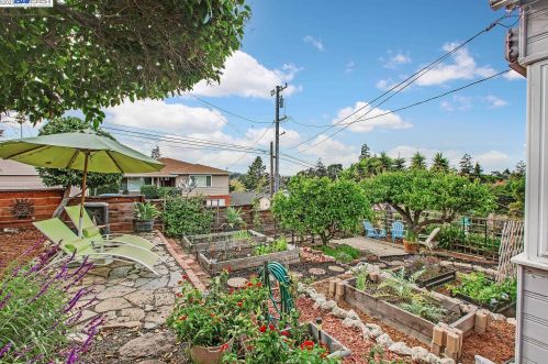 1320 Sandelin Ct, San Leandro CA  94577-3950 exterior