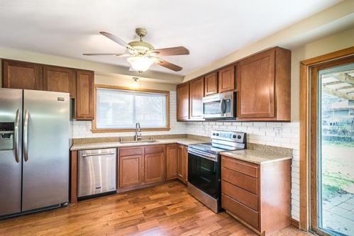 5318 Middleton Dr, Greendale, WI 53129-1236