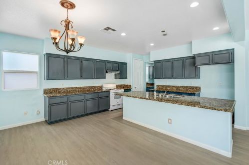 665 Drake Dr, San Jacinto CA  92582-3731 exterior