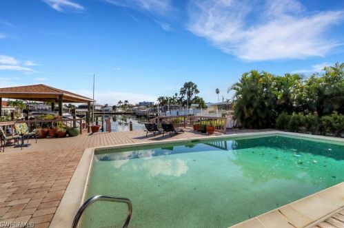 120 Albatross St, Fort Myers Beach FL  33931-4501 exterior